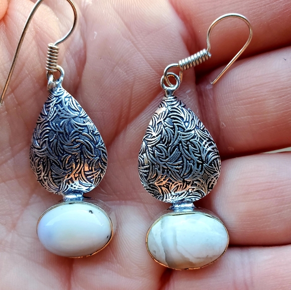 *$15 Sale* New Howlite Silver Earrings. - Picture 6 of 6